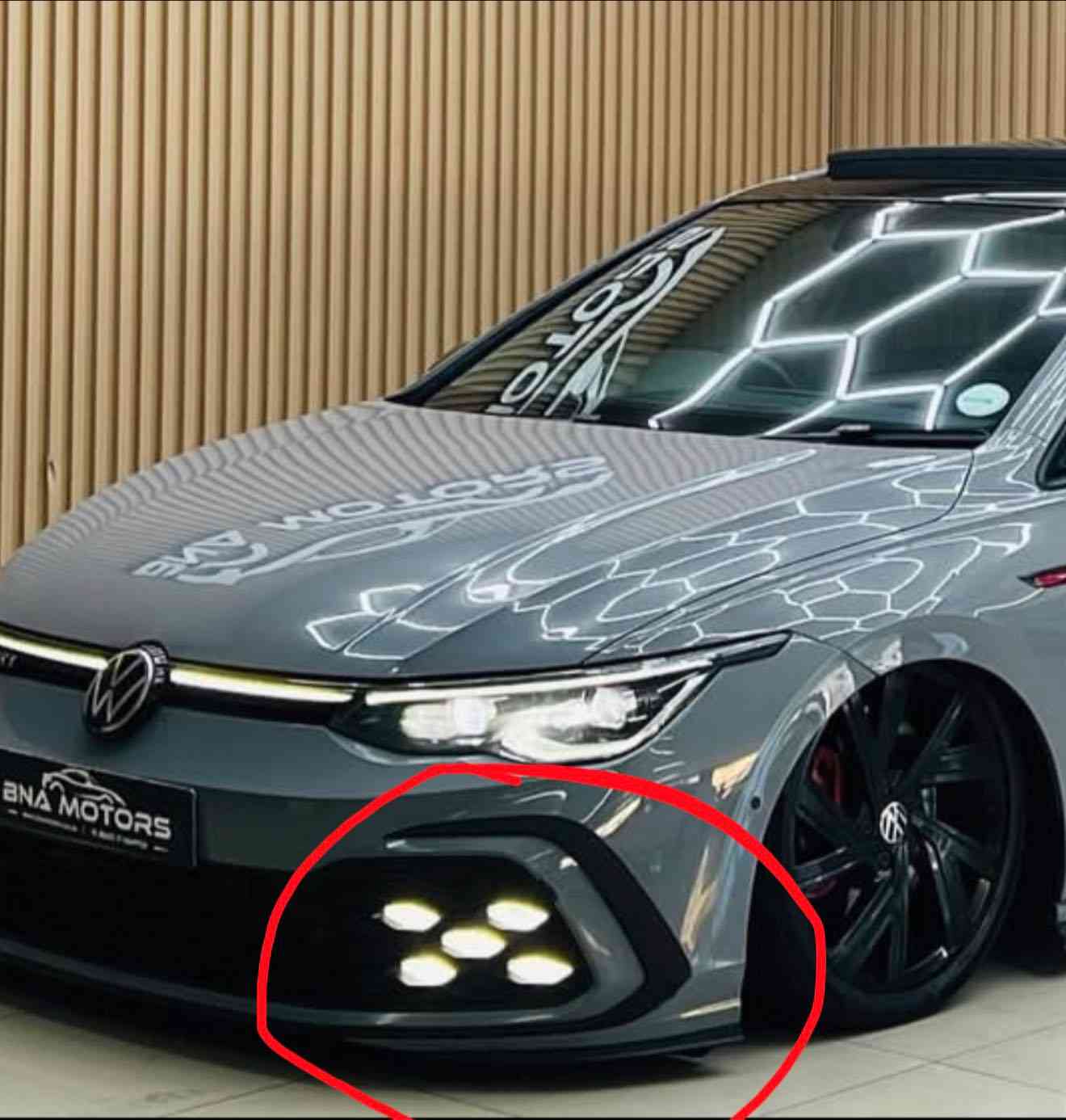 سلام عليكم
🔴للبيع🔴
لد دعاميه كولف mk8 جهة السايق
اصلي شرط الفحص 
سعره 145$
***********
