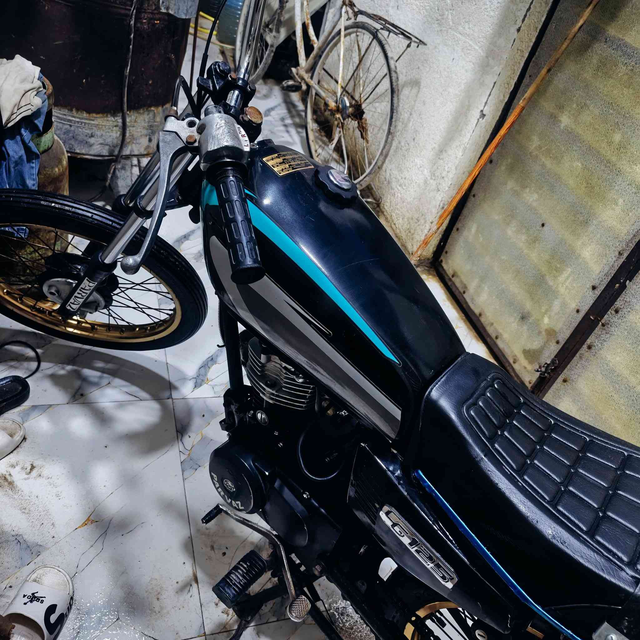 السلام عليكم شباب دراجة ايراني شاصي ومكينه برفاز العبدة مديل 18 مبدل بيها فقط كاور وولفات فقط لا اكثر دراجة معدل وفصله وسرعه مال جناي وعلي الشراي يراسلني وبدخدمته ***********
