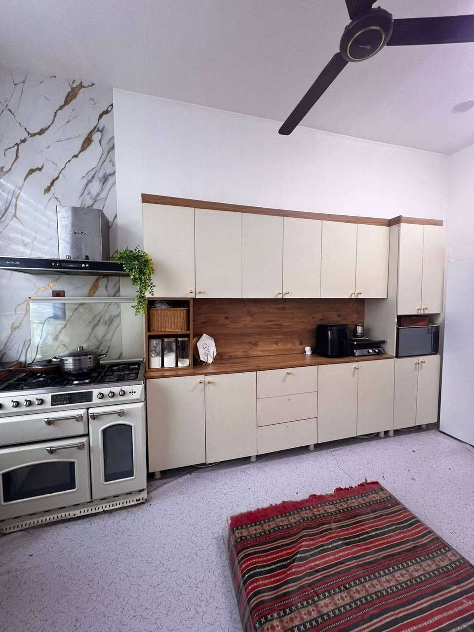 سلام عليكم للبيع بيت زراعي طليطله حي المهندسين الشارع الثالث قرب ابو علي ابو نشائيه مساحه البيت 250 متر سند 25 يحتوي ع 2 غرف نوم 5×5 و4×5 الموزع الهول 11× 5 الستقبال 5×5 المطبخ 3×5 الصحيات 3×3  السعر 70 وقابل للتفاوض انتصال ***********&     ***********
