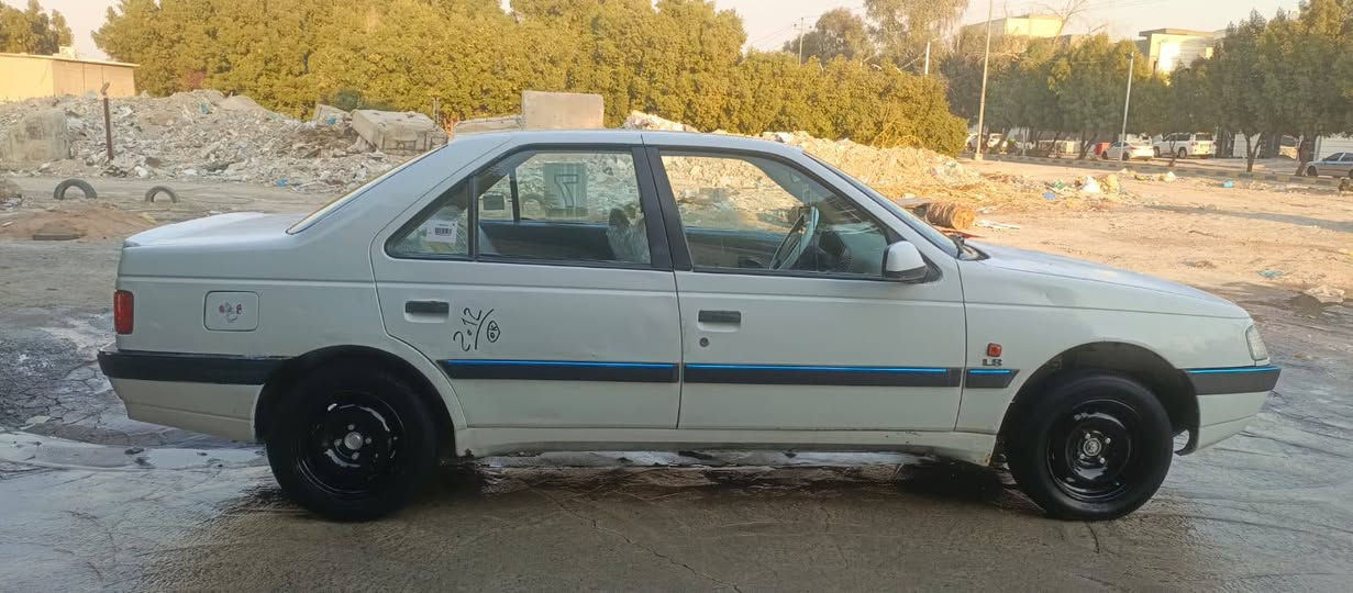 بيجو لميس للبيع 12
داخل بيجي مكينه حلوه بيها فقط لاستيك ولف 
كير حدادية كهربائيات 
مكفولة من التبديل بيها فقط جاملغ خلفي صبغ 
سياره حلوه وبلاديه 
رقم قادسية سنويه ل28 
مكان السياره وراعيها بالنجف 
السعر 33 وبيها مجال 
شراي يتصل ***********
