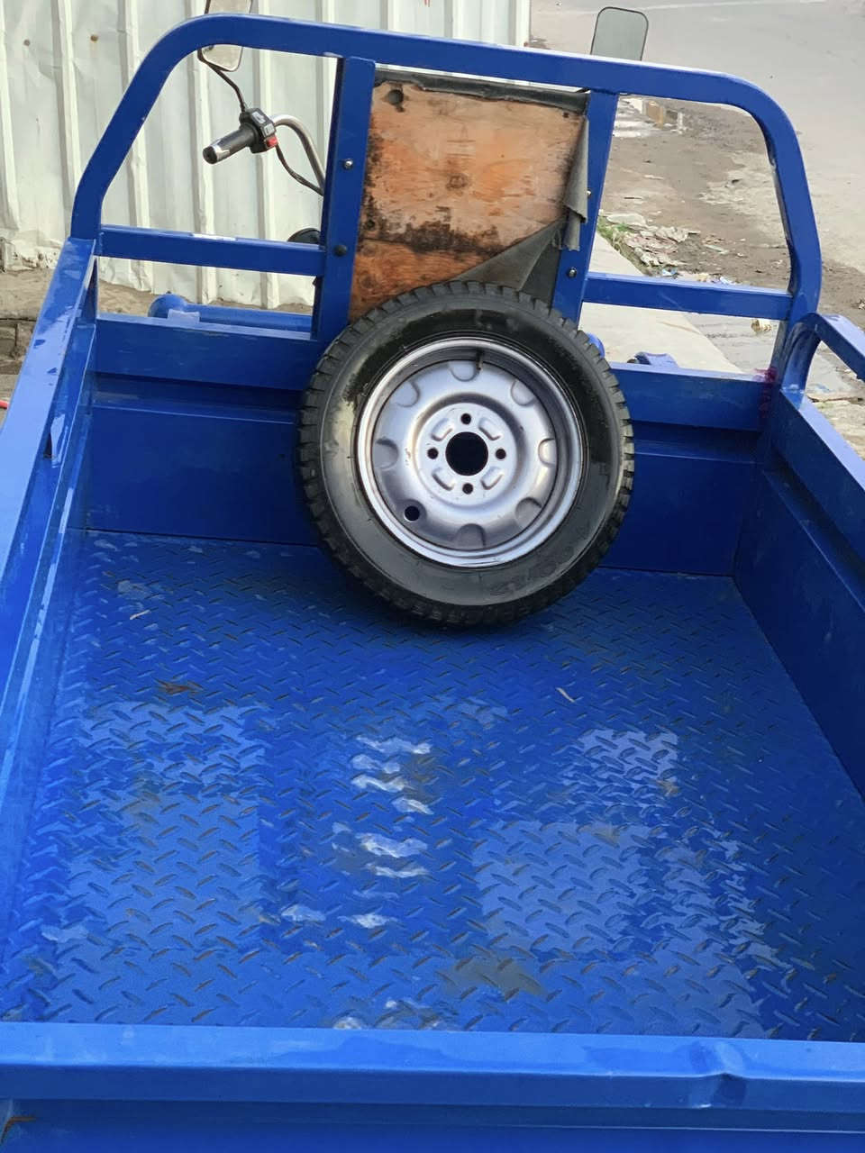 ستوته شحن للبيع مانقصه شي باتريات نضاف حجم وصط كله شغله أضويه اشاير مكان بغداد طالبيه رقم*********** سعر مليون
