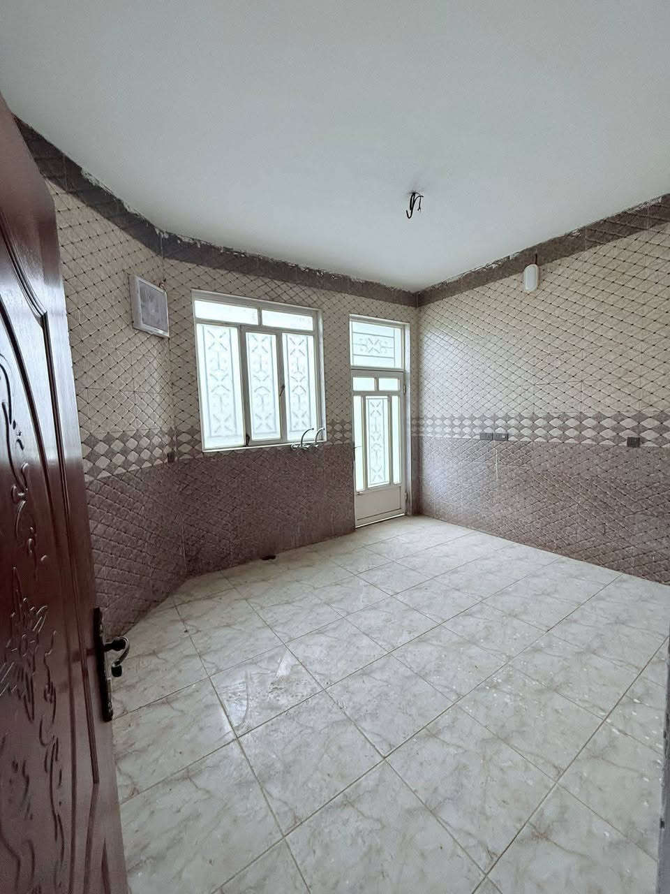 مساء الخير
للأيجار للأيجار للأيجار
مشتمل أرضي في حي
الجبيرية الثالثة من جهة الطاقة
المساحة ١٤٠ متر
غرفتين نوم واستقبال وصالة ومطبخ وصحيات
الاستقبال سحب
الصالة سحب
البيت كلش حلو

واكو طابق ثاني
معزول تماما بنفس المواصفات
بلضبط

للأستفسار الاتصال على
*********** واتس
*********** اتصال
مكتب البصمة للعقار الضباط الثانية مقابل مذخر أدوية الراوي

