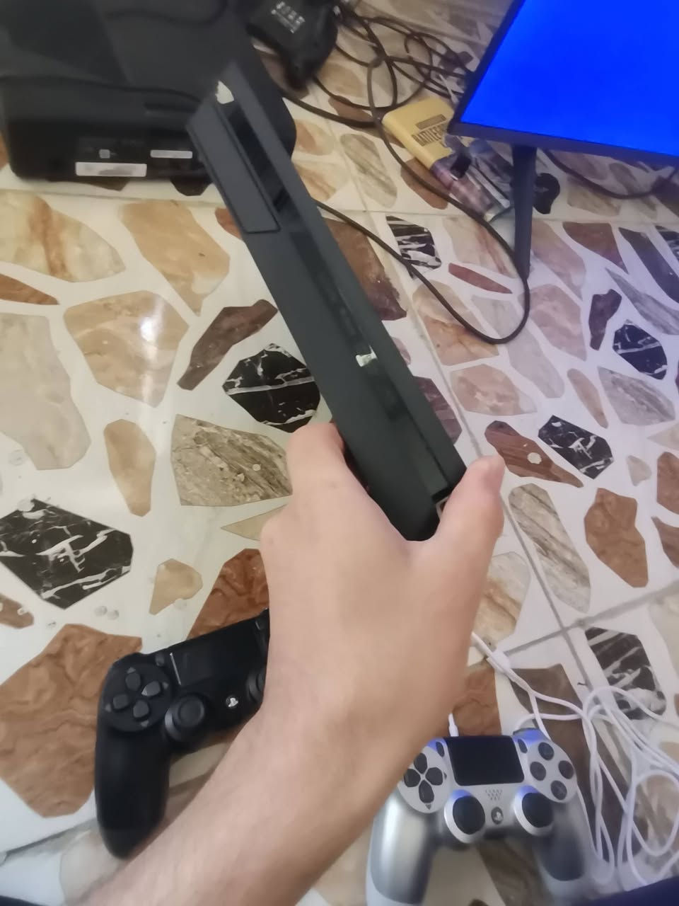 السلام عليكم
السعر 135 الف قفل و متوفر توصيل كل المحافظات
PS4/بلي4
الجهاز بي مشكلة بالآيسي مالت البلوتوث و مفرمت و باقي بهاي الواجهة اصدار 11 افظل نظام تهكير هارد 500 ويا جوستكين و كامل ملحقاتة
