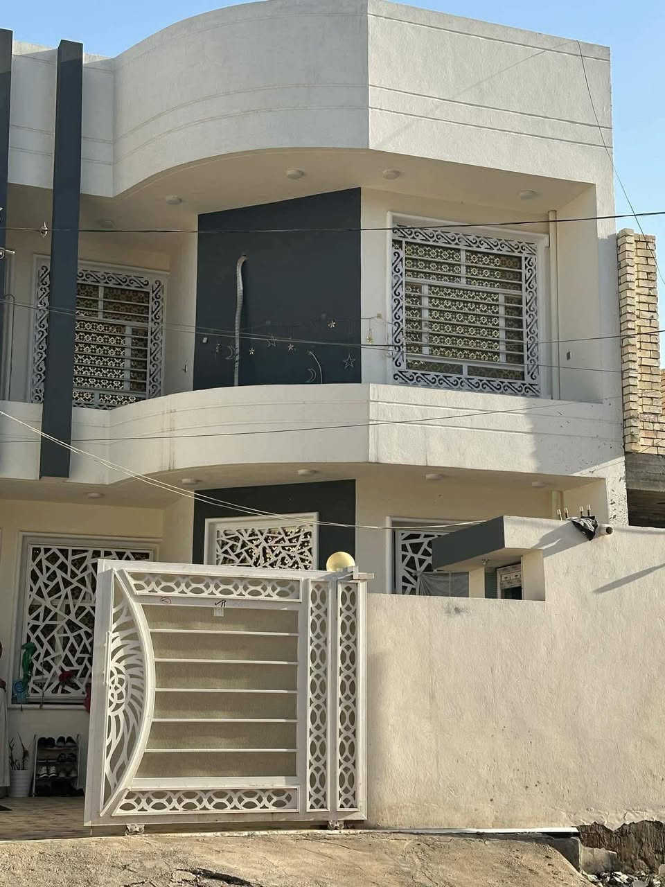 ✨دار لـلـبيـع ✨ 
الـمـساحــه :160 م 
الــمـوقــع : #حي الصحه - قرب صيدليه الوطيفي
الــٰـواجــــهـــه : 8 م
الــــنـــزال : 20 م 
نــــوع الـعـقـار : طـابـوزراعـــ25ــي  
حــالـة الـعـقـار : (  مـكـون مـن طــابـقـين  ) ط1 يـحتـوي عـلى غـــرفه نــوم مـطبـخ اسـتـقبال كـلدور مـجمـع صـحيـات 
 
الطـابـق الـثاني -يحتـوي علـى 2 عـرف نـوم كـلدور مـجمـع صـحيـات

الـســعـر - خــــــاص
*********************
(شــركــة #حــافــظ للأسـتـثـمار الـعـقـاري)
مـوقـعـنا : بـابـل شـارع 60 - مـجـاور كـافـتريـا سـيف بـقلي
نـستـقـبل جـمـيع الـعروض الـعـقاريـه ↪️
بـيع -شـراء - تـعـقيب - إجـازة بـناء - إفـراز- رهـن 
**********************
للأسـتفـسار او الأتـصـال ↪️
 📞***********
📞***********
