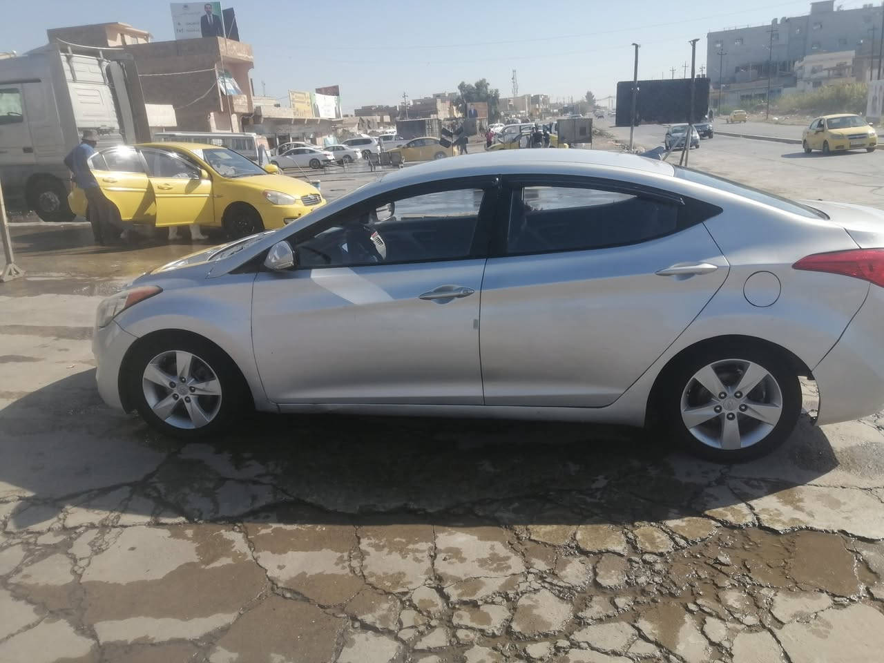 سياره انترا مضلع اوتوماتيك بسمي موديل 12 رقم بغداد سنويه لل 29 محرك 18دوش مشروع وطني تحويل بلموصل سياره بيه ضرر بصندوك مع باب السايق وجاملغ الامامي امبدلات وتكمه مال السايق بيه معجون اثار التحرير بلموصل سياره اشاير بل مري تبريد مع منظومة مع راديته مع كمبريسر تبريد مع طخم تواير كلو جديد السعر (82) وبيه مجال مبايل (***********)

