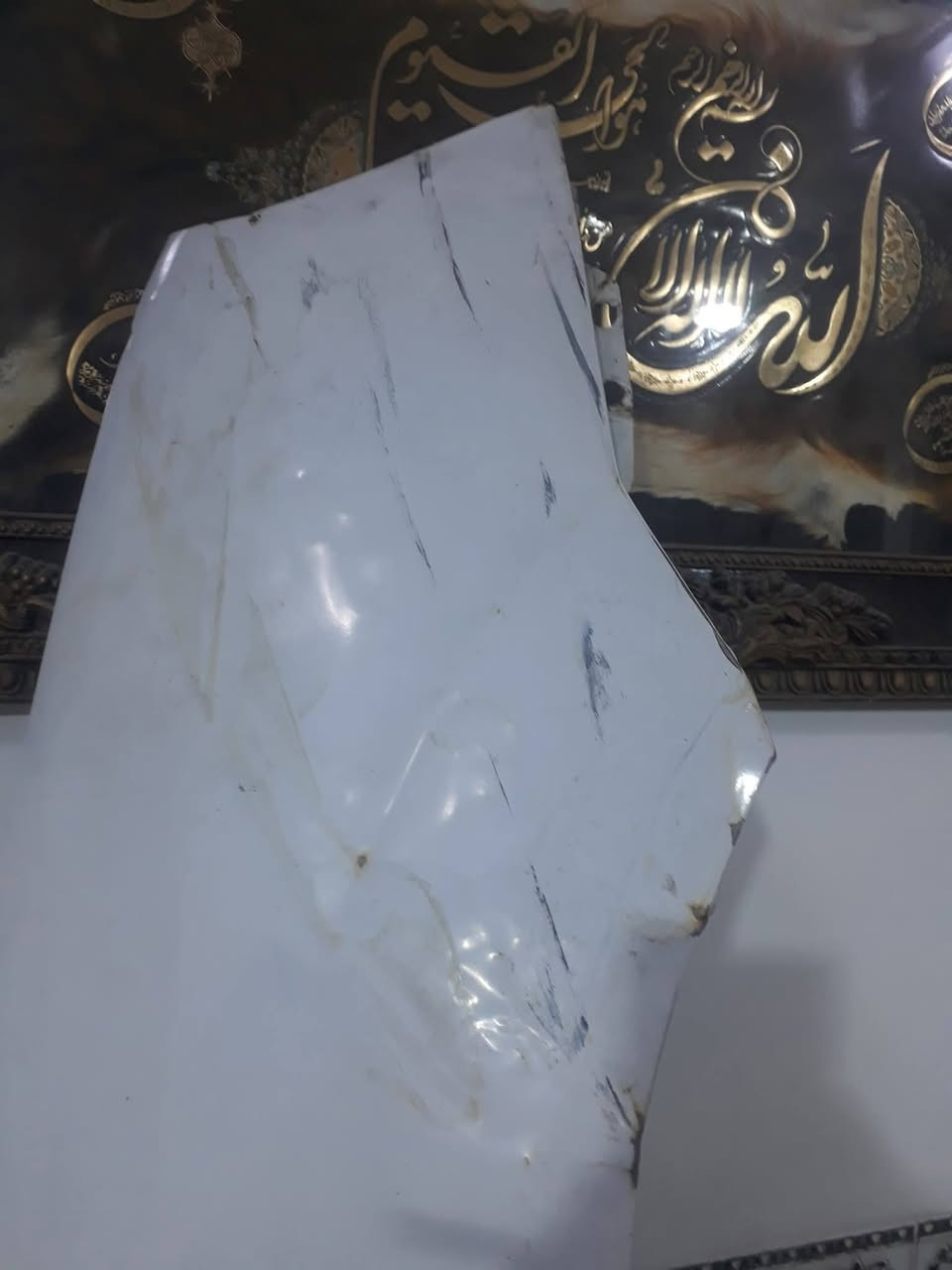جاملغ لون ابيض جهة اليمين تايوان بي ضرر بس بالبدايه 
سعره  ٢٠ الف مكاني الدوره 
***********
