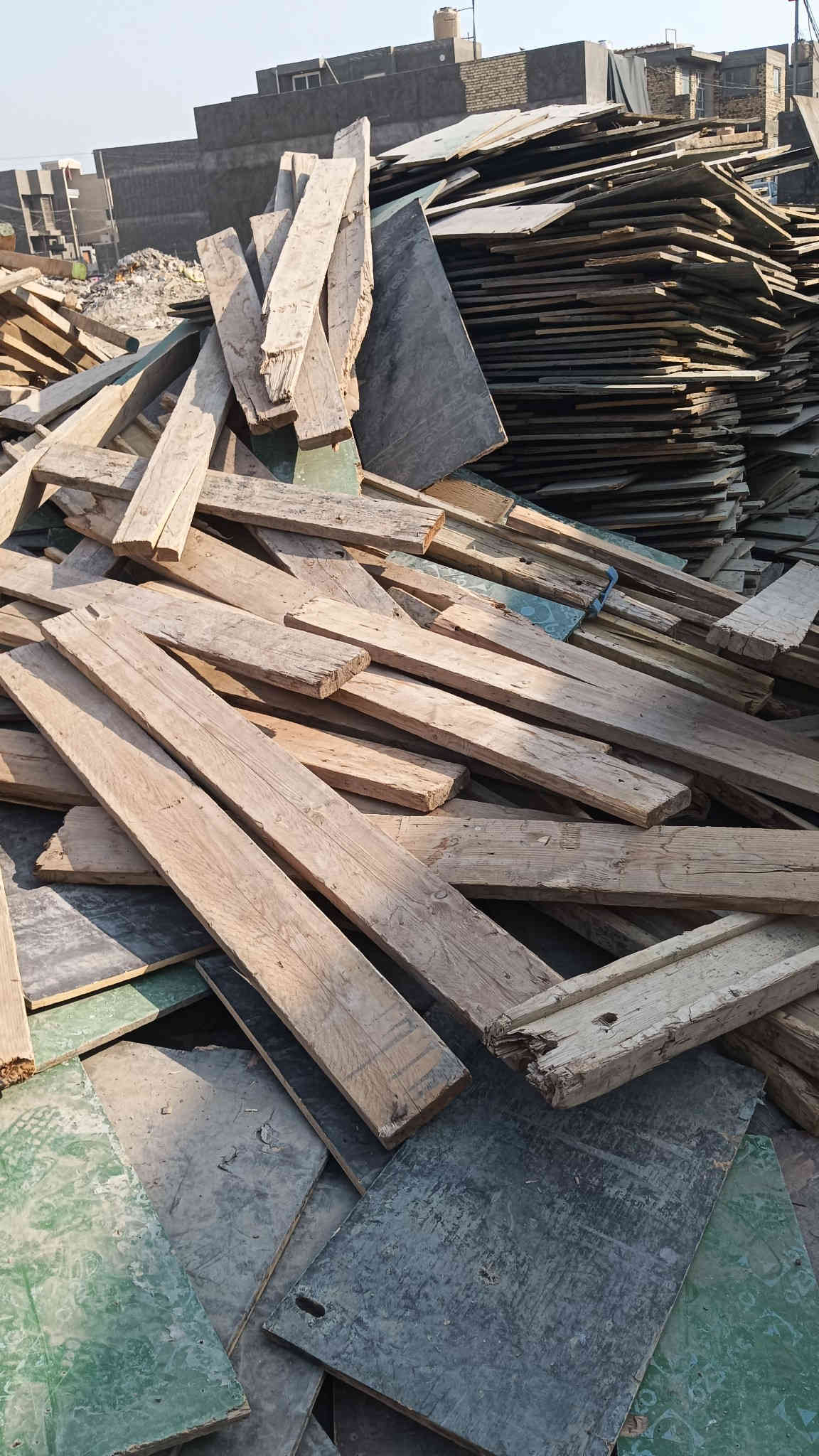 السلام عليكم خشب للبيع كميه كبيره شكد متريد موجود دوكه سير درابي ***********
