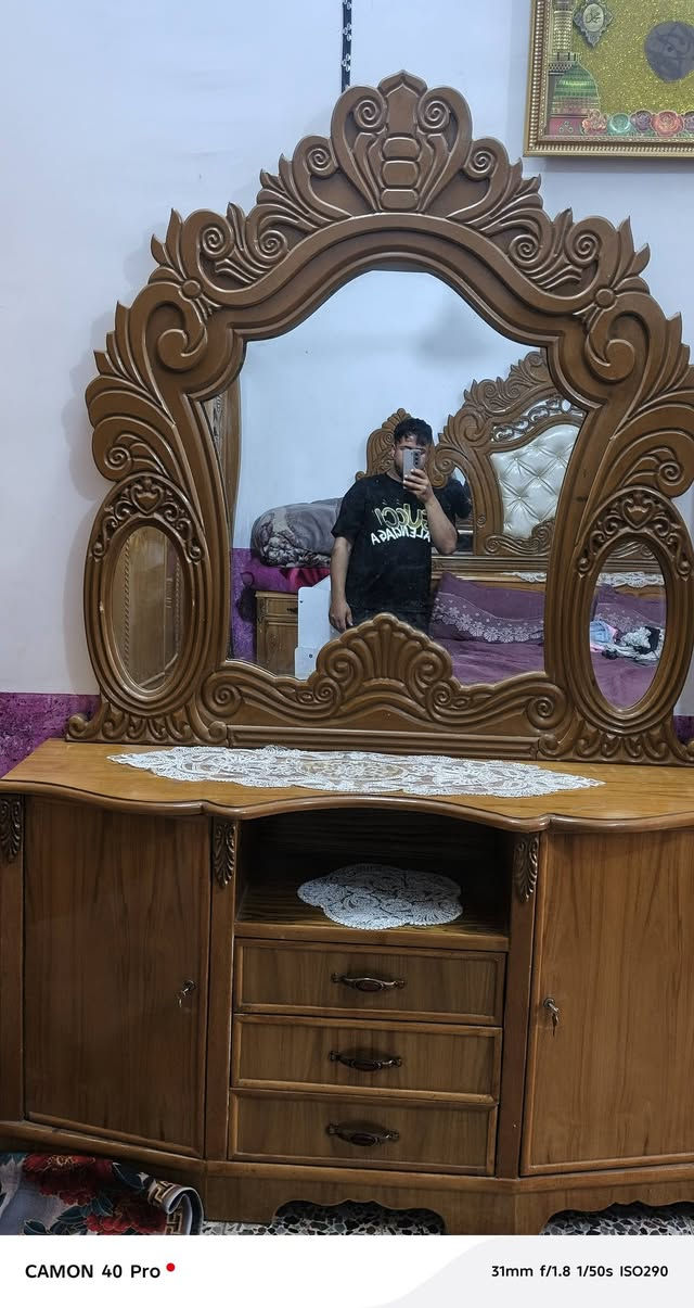 غرفه تسكام كامله 7قطع مستعمله سنه
وجديده تفاصيل خاص او على الرقم
***********
