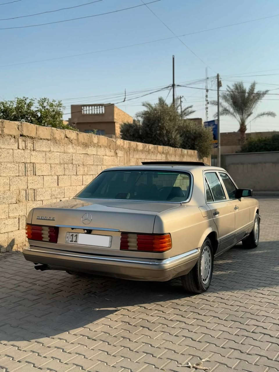 السلام عليكم شباب 
بسبب الوعود الكاذبه اعادت النشر 
مارسدس رائاسي للبيع  
موديل ١٩٩١ ابلاد السياره حلوه بيه صبغ جماليه محرك عنكبوت SE300
وجنايت المارسدس يعرفون مواصفاته كهربائيات كله شغاله تدفئه تبريد شغاله 
رقم بغداد 
ومكانه بغداد 
سعر 95وبيه مجال للشراي 
رقم للتصال ‭***********‬
