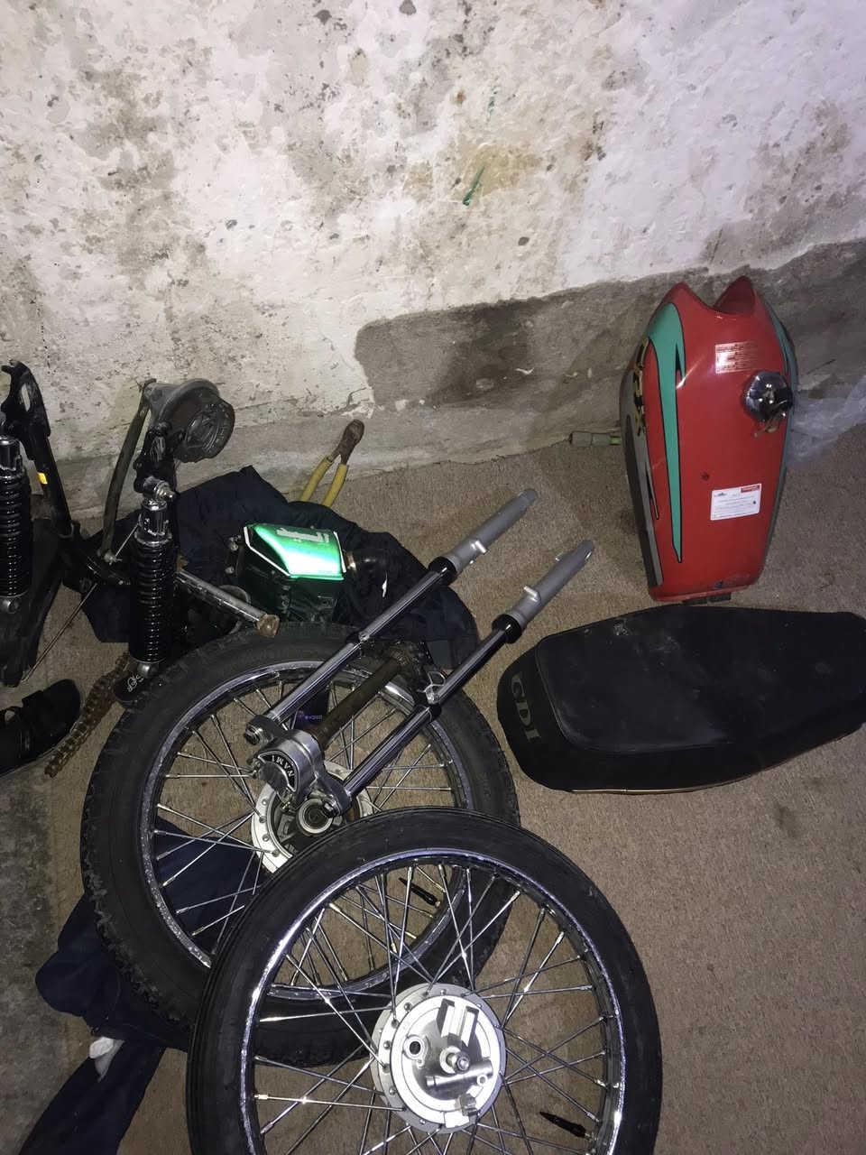 سلام عليكم شاصي ١٨ ارشا اصولي مصبوغ صبغ حراري بعده يم ابو المحل حتى 😅🤞🏾  +تعميره بدون مكينه فقط فقط جيب مكينه وشد حتى كهربائيات موجودة بعت المكينه ولعبت نيتي اريد ابيع الغراض السعر خاص بخدمه الشراي ♥️

***********
