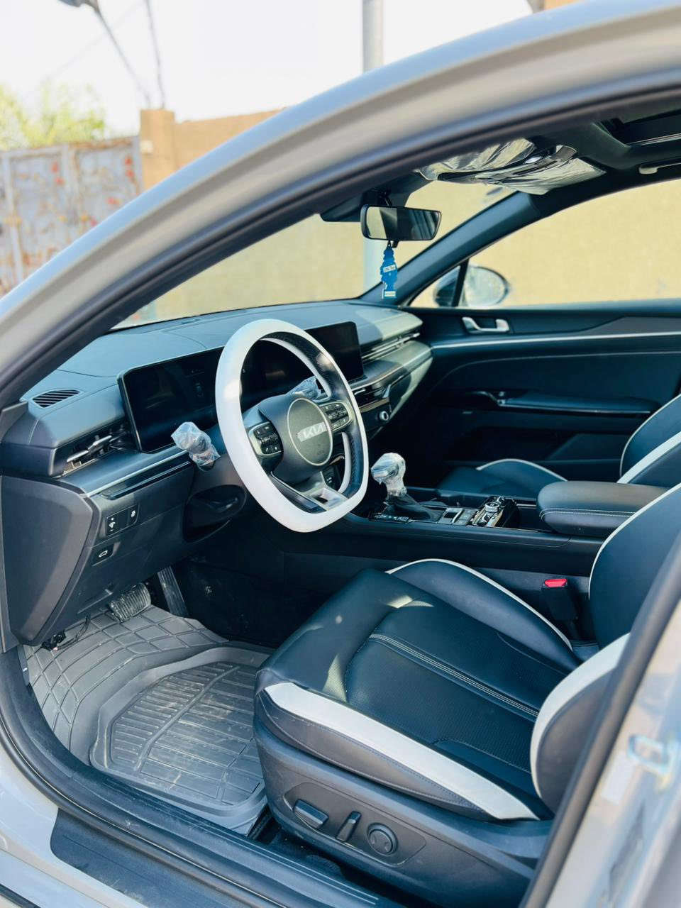 يالله 

🚗 للبيع كيا GT Line K5 موديل 2025 🚗

المواصفات:فول مواصفات 
✔️ محرك 2.5 لتر قوي واقتصادي بالبنزين
✔️ قير أوتوماتيك
✔️ شاشة كبيرة + كاميرا خلفية
✔️ حساسات أمامية وخلفية
✔️ فتحة سقف
✔️ تشغيل بصمة
✔️ كراسي جلد
✔️ نظام أمان متكامل
ماشيه 22الف حقيقي السياره جديده وجهازه من كلشي او ضربته موضح بصوره قبق جنطه مبدل فقط 
السعر  210$ او بيه مجال بصيط 
الاستفسار الهاتف (***********)
