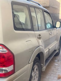 سياره باجيرو موديل 6بيه جراد شويه السياره جاهزه من كلشي اي نقص ما بيه ...