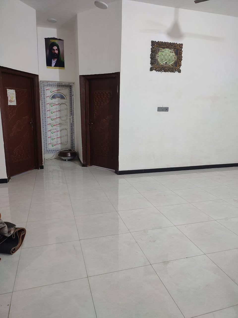 بسم الله الرحمن الرحيم
سلام عليكم .
بيت للبيع 200متر طابقين صب كونكريت بناء حديث .
.ساحب عليه اسكان 70مليون وباقي منهن 63 يريد يحولهن عليه ويدفع كل شهر 
وينزل سلفه من سعر البيت
العنوان .حي اور الثانيه .قرب مدرسه الجماهير . (   ناصريه )
البيت على ساحه وحديقه  .وشوارع كله تبليط .كلشي قريب عليك ومنطقه هادئه ومرتبه . البيت بسمي   
تواصل على رقم *********** 
البيت مرتب  الي يحب يتواصل وياي على هذا الرقم 
او ماسنجر
البيت بيه نقص .الدرج مامطبك  كهربائيات طابق ثاني 
سطح مامشتغله بعده  وغرفتين مامخمرات  والباقي كلشي جاهز 
وسعر 360 وسلفه تنزل من سعر الكلي يعني 290  وبيه مجال
..

..البيت بيه 

غرف عدد6 . .2جوه مساحه كل وحده 5×4  ....4غرف فوك وحده مساحته 8×4وحده 6×4،    و2 مساحتهن 4×5

دوانيه 8×4
صحيات عدد3 .2جوه واحد فوك 
صالتين وحده مساحته 8ونص×4  وحده 7×4
مطبخ 5×4
طارمه البيت تدخل بيه سياره 
  
صلو على محمد وآل محمد
اذا مو شراي لا تخابر وتسولف اهواي
