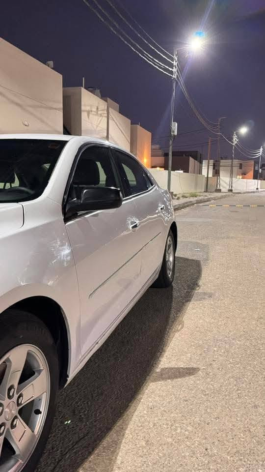 سلام عليكم ورحمه الله وبركاته
ماليبو للبيع موديل 13 مناسبه محرك 2500 
السياره بيهه قطعتين الجاملغ الخلفي وربع الباب 
وارد امريكي حداديه وسط رقم بغداد مكان السياره النجف الاشرف الاستفسار ***********

