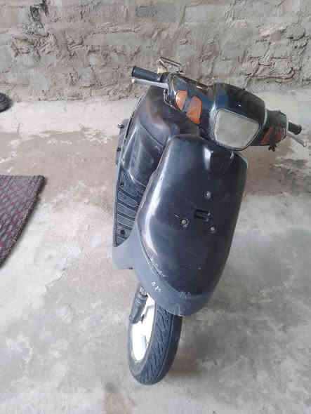 ماطو بوتين البيع معمر جديد شاصي تكه واحدة مصلحه ول باقي كدام العين عنوان حي نابلس رغم الهاتف ***********السعر 250غفل
