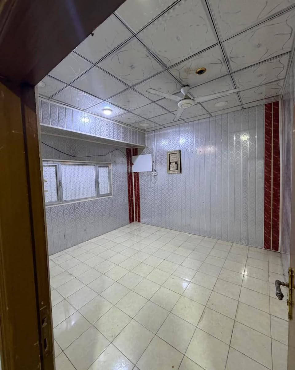 شقه للايجار  
تتكون من غرفتين  وصالة ومطبخ وحمام 
الطابق الاول ضمن  بناية عوائل فقط وصحيات وكهربائيات كاملة 
الايجار 400 دينار +اجور الماء والكهرباء
في حي الخليج 
***********
