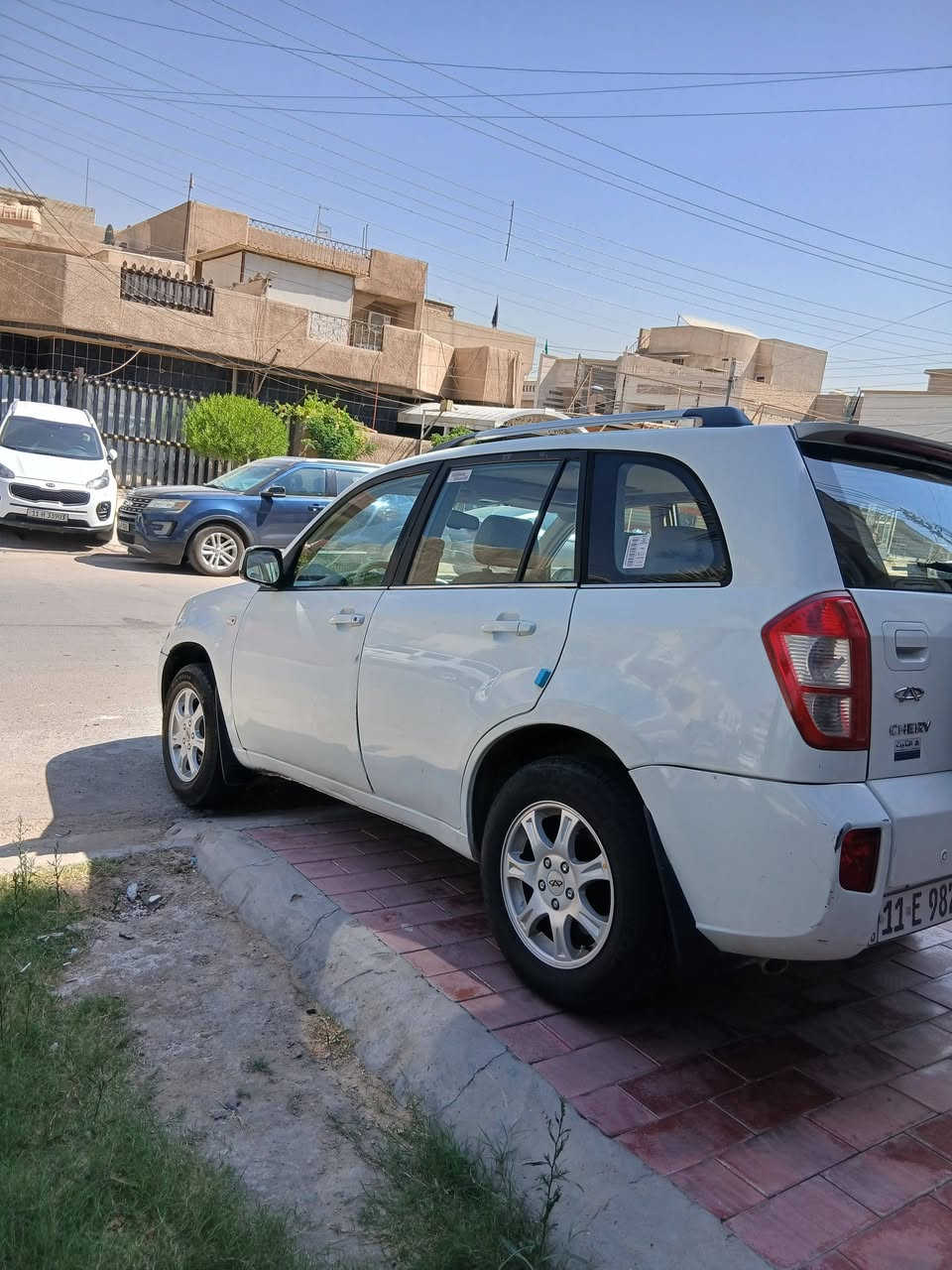 السلام عليكم تيكو 13 كير محرك خير من الله تبريد ثلج السياره بيه صبغ باب السايق والباب الخلفي الي بجهت اليمين مثل ما موضح بصوره سياره جاهزه من كلشي ترايك للبصره
رقم انكليزي بغداد السياره بسمي تحويل ثاني يوم 
السعر 54 وبيها مجال
العنوان بغداد حي الجهاد رقم الهاتف وبي واتساب ***********

