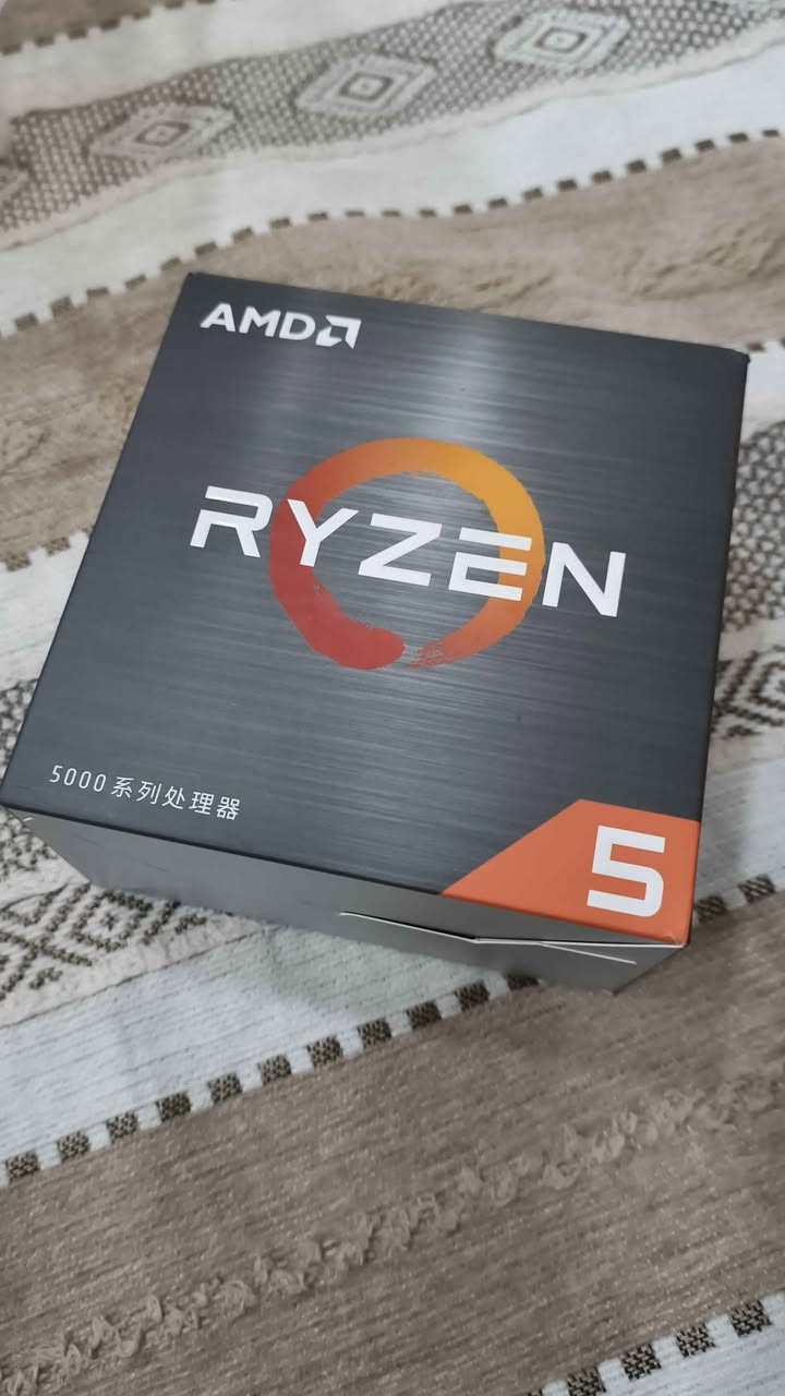 Ryzen 5 3600
🔹 6 أنوية (Cores) → يعني يقدر يشغل عدة مهام بنفس الوقت
🔹 12 خيط (Threads) → يساعد بالألعاب والشغل الثقيل
🔹 سرعة:
عادية: 3.6 GHz
توصل: 4.2 GHz
🔹 كاش (Cache): 32MB → ذاكرة داخل المعالج تسرّع الأداء
سعر : خاص
نوع : تري (بدون بوكس) 
Ryzen 5 5500
🔹 6 أنوية
🔹 12 خيط
🔹 سرعة:
عادية: 3.6 GHz
توصل: 4.2 GHz
🔹 كاش: 16MB (أقل من 3600)
سعر : خاص
نوع :اوبن بوكس مع مروحه (مفتوح للفحص فقط) 

اكو فيديو بينش مارك يبين لك الفرق بينهم 
واذا تريد ابحث عل يوتيوب

تواصل : *********** واتساب بغداد, العراق
