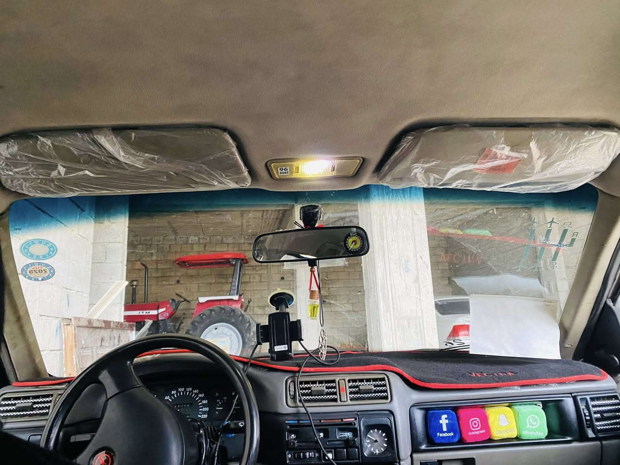 ئۆپڵ ڤیکترا

مەکینە ٢٠ قەباخ رەش ئەوروپی 

بەس ماشەڵای دەوێت

جام کارەبا و 

قفڵ مەرکەزی 

لایت زینۆن 

چوار تایەی لۆک

کامل کارەبای مەزبوت گڵۆپێکی نیە ئیش نەکات 

ارم پلاستیک سلیمانی بەشەرت

هەمو گیانی بەشەرت 

بێ تەقەو ڕەقە

***********
