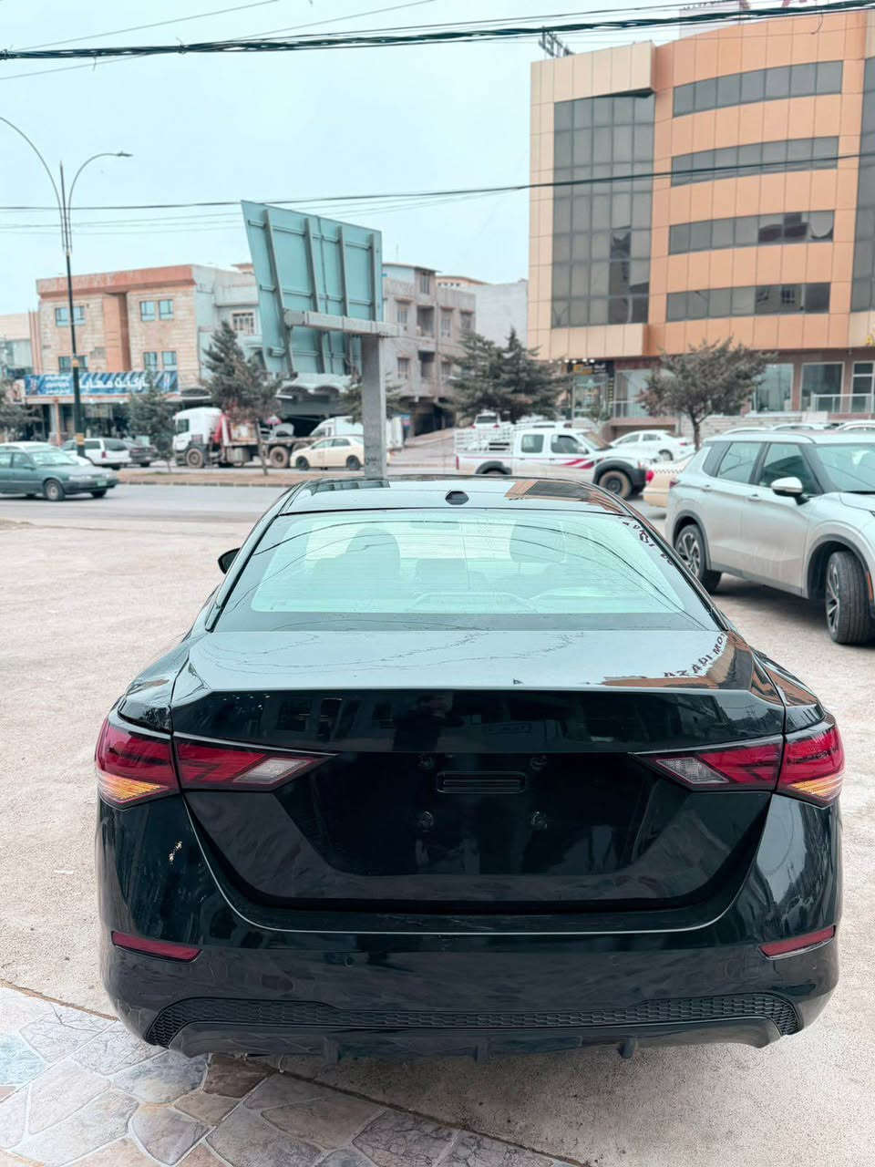 نيسان سينترا SV 
موديل/2025
سبغ/ بولند قباغ صندوق بي داغلي
ايرباك/ ستيرن 
سعر /121$
رقم كاتي 
شه رتي رقم
شانصي شه رت
گير و مه كينه شه رت
غرقان و برين شه رت
مواصفات SV
شاشه مه زن
حساس
رادار 
كاميره
به سمه
شغال
ويل كروم
12 هزار روشتوه
گير توماتيك
جام كاره باي
هه ر چار تا جديد
واتساب/ *********** اكر, نينوى
