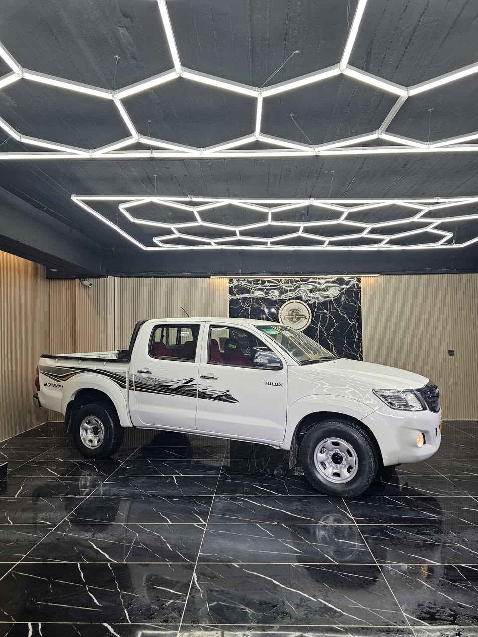 مەرزیە ٢٠١٣
مەکینە سوپەری گاز  ٣٠٠٠ مەرغوب 

نیو بۆنیتی بۆیاغە بێ ناو گرتن بە شەرت 

گێڕو مەکینەی بەشەرت   تازە تەعمیر کراوە هەموی 
 
پێشی توند کراوەتەوە

٤ تایە و ویلی  لۆک 

سەنەوی تا ٢٠٢٨ تازەیە 

هەموو گیانی بە شەرت  بێ تەقەو رەقەیە

١٦٨ گەڵا 

***********
