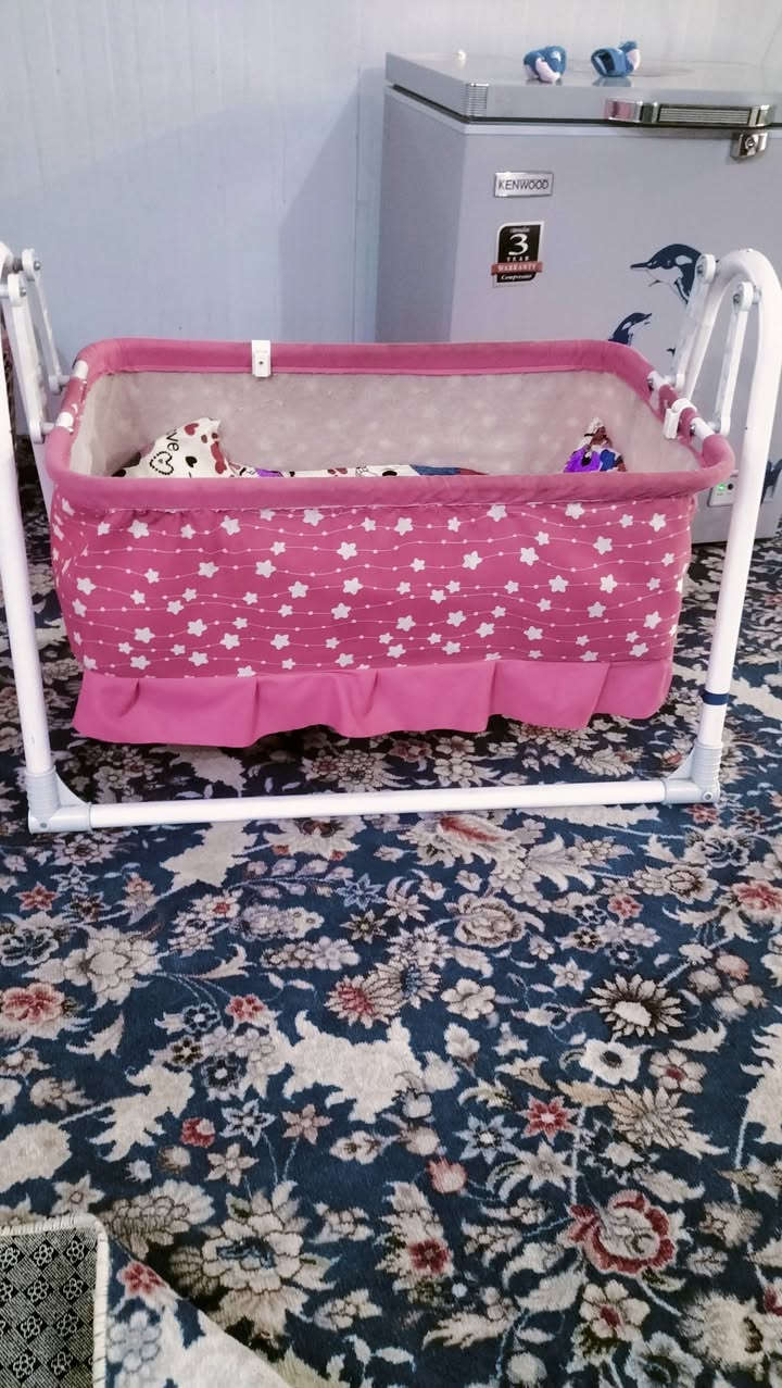 السلام عليكم يوجد غراص للبيع نضيفات كلش كلمن وسعره كاروك هزاز سعره 30براد شغال حار وبارد سعره 30جداري كرانيت  حجم وحده 27 وحده 30 وبيهم مجال  رقم واتساب ***********
