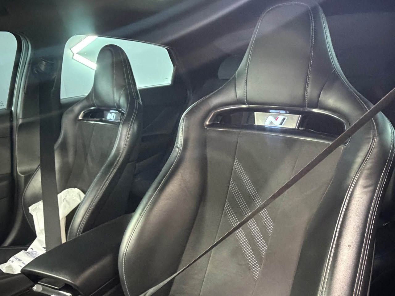 النترا 23 N 
محرك 2000تيربو 
حادث جاملغ ربع الباب عكس السايق بجم كبس بدون ايرباك بدون دواخل 
فول فول مواصفات 1/1 
سرعة 300 🚀عليها شوته رياضي وبرمجه شركه 
بيها كتاب تظليل اربيل 80‎%‎ بعدله سنه وينتهي 
سعر 175 $ 
رقم اربيل بأسمي تحويل فقط 
مكاني بغداد المنصور 
*********** بغداد, العراق
