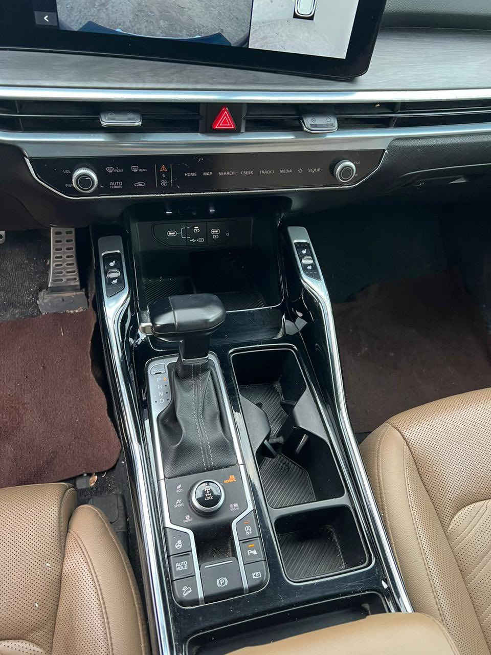 للبيع كيا سورنتو 2024 مرقمة شهداء رقم بغداد السياره فول مواصفات ***********.      السعر 200
