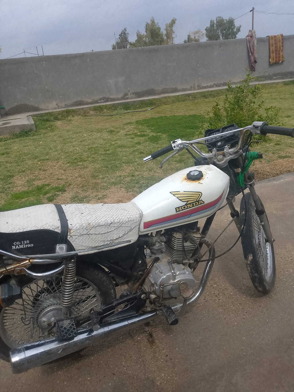 سلام عليكم دراجه البيع 2020كلك أوراق ضايعه عندي مككفوله مكاني جامعه الحله قرب نبي الله ايوب 200وبيه مجال ***********
