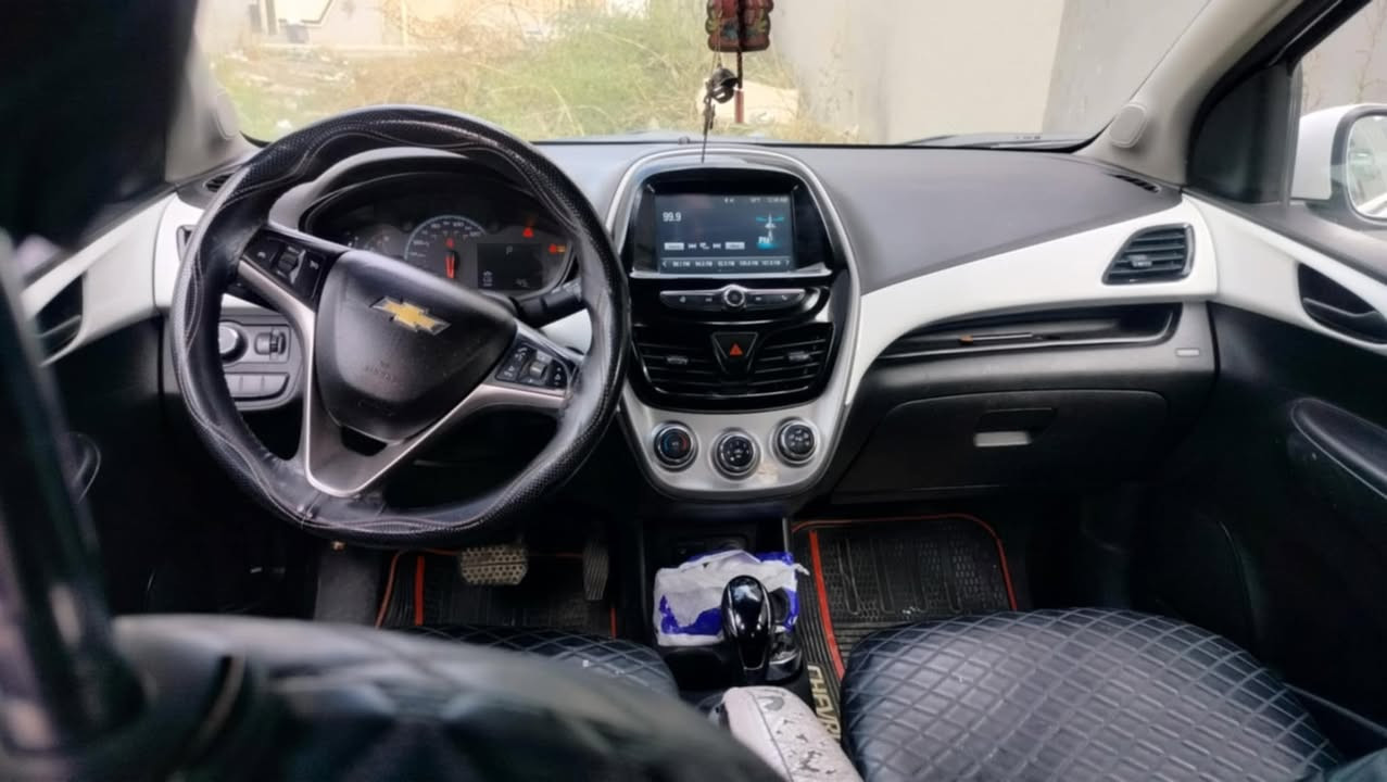 السلام عليكم، spark 2017
مكلف بالنشر 
سبارك spark 2017  LT  فول مواصفات عدا الفتحه
محرك 16 المرغوب كير طيارة  
ضررها 3 قطع  صفحه وحده  صبغ مصلح باوربا 
تحكمات ستيرن  صفحتين 
تحديد سرعة Cruise 
شاشة كبيرة كامره دوارة 
 تدعم كار بلي + اندرويد اوتو
تبريد ثلج 
تدفئه
8 ارباكات 
قفل مركزي 
مانع انزلاق  ABS 
هزة + سنويه جديدة  رقم الماني
كابون بانزين 
حداديه  جديدة
 طخم تايرات جدد  
باتري جديد 
سيارة ماتصرف عليها شغل وامشي 
السعر 93  وبيها مجال
للتواصل مع صاحب السيارة 
***********
***********
