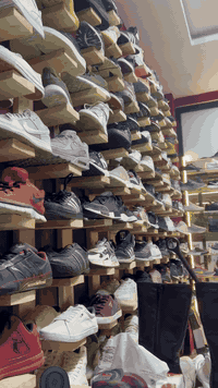 🛑بالەیە
ئەشیای ئەم دووکانە بە ڕەفەکانەوە  بۆ فرۆشتن  کێ خوازیارە پەیوەندی بکات بە ***********
