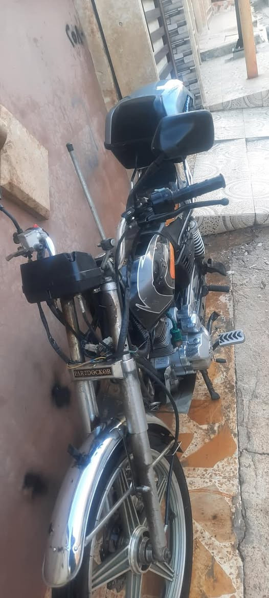 ماطور سيفان لبيع ٥كير
ماطور معمر. مرا وحدا  
ناقصه بس يشاير  وباتري  وعندي باجتور جديد بس رادله شد سلف شغال 
باقي الشغلات كلها شغاله 
السعر ٣٠٠ وبي مجال بسيط 
الرقم ***********
