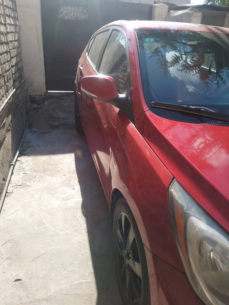 سلام عليكم اكسنت موديل ١٣سياره لبل واحد صبغ قليل بيها كير مكيانيه جديد تخم تاير سياره جاهز خير من الله مكاني بغداد لكرخ لسعر ٨٥ بيها مجال بصيط لتصال ***********
