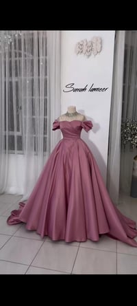 مرحبا بنوتات عندي هذا الفستان لبسته مره وحده فقط أخذته ب١٠٠الف واريده ...
