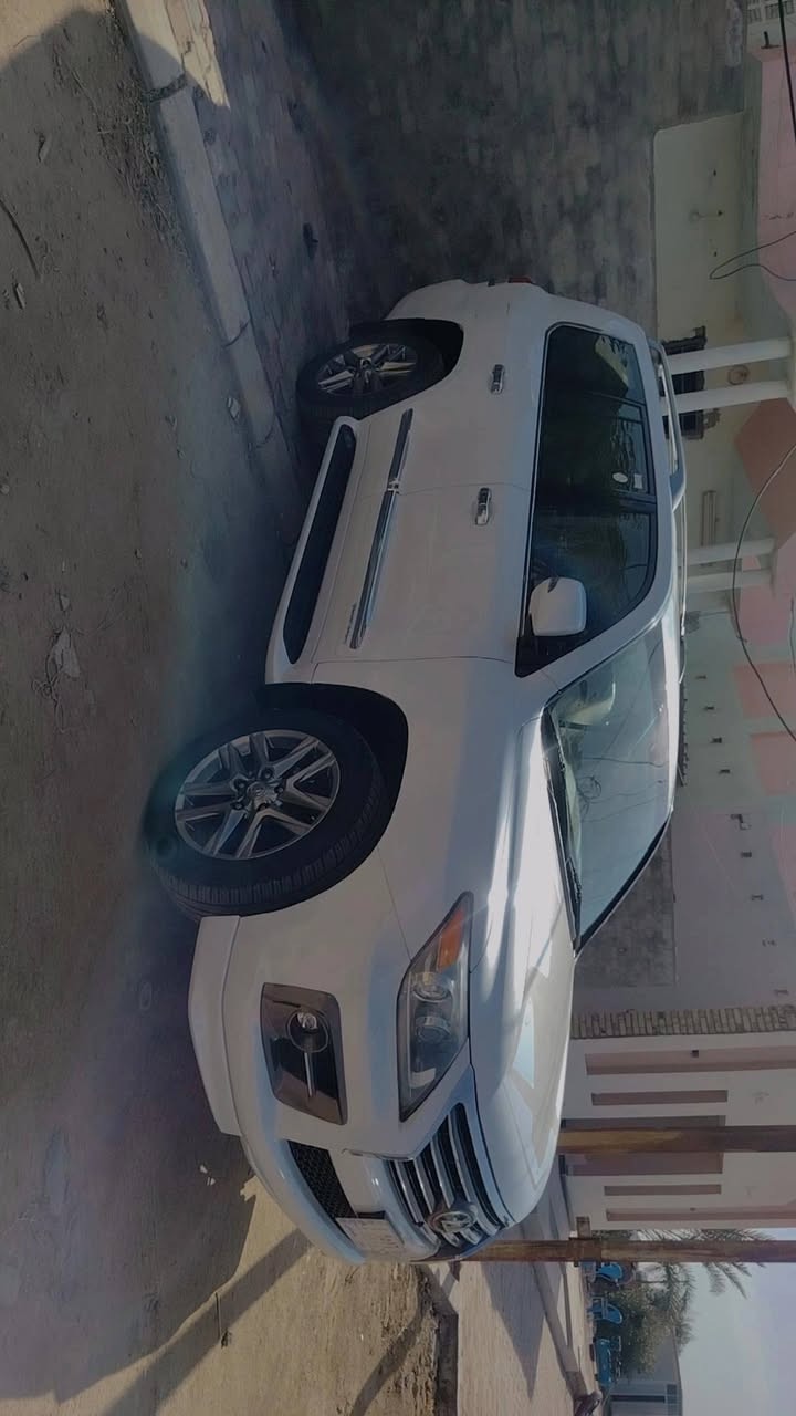 السلام عليكم
للبيع 
لكزس 2013 سبورت 
وارد خليجي فول مواصفات
محرك 8 سلندر 5700 شرط
بصمة تشغيل 
تشغيل عن بعد
كشنات كلهن تدفئة وكهرباء امامي خلفي
كشنات 7 راكب كهرباء
رادار امامي
سلايد روف 
صندوك كهرباء
ميموري خزن كشن وستيرن
ستيرن كهرباء
جكات 
4 وضعيات قيادة
سستم صوت هارمن
زراك لايتات وزنون حتى بلوجكترات 
داخل قرميدي 
تبريد منفصل 4 قطع
ويل حجم 20 
تخم تايرات جديد
مابيها اي نقص  
السيارة كلش جديدة 

السعر360ورقة 

رقم بغداد الجديد هزه وسنوية
2029
***********
