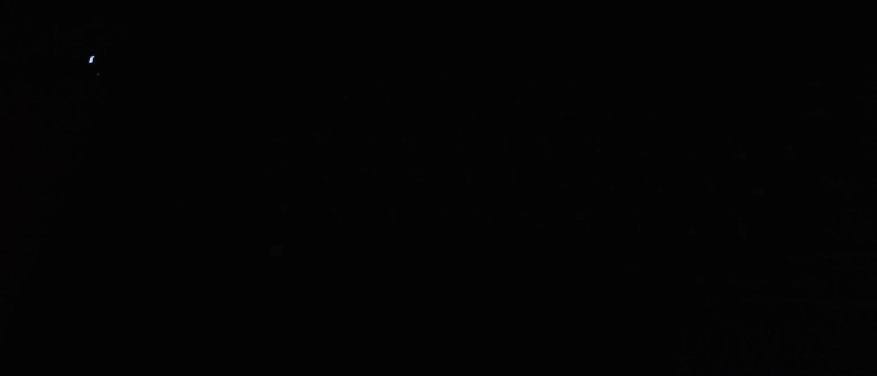 للبيع لابتوب Dell XPS 15 (9570) - نسخة بروفيشنال للمصممين والمهندسين
السلام عليكم.. للبيع لابتوب ديل XPS الغني عن التعريف، الجهاز ملك الأناقة والأداء، يعتبر من أنحف وأقوى اللابتوبات في العالم. مناسب جداً للمصممين، المبرمجين، وطلاب الهندسة.

المواصفات:

المعالج: Intel Core i7-8750H (الجيل الثامن فئة H عالية الأداء - 6 نويات).

كرت الشاشة: NVIDIA GeForce GTX 1050 Ti (4GB GDDR5).

الشاشة: 15.6 إنش بدقة FHD، تقنية InfinityEdge (بدون حواف)، نسخة الـ Matte المريحة جداً للعين والتي لا تعكس الإضاءة (مثالية للعمل الطويل).

الذاكرة (RAM): [ 16GB] DDR4.

التخزين (SSD): [ 512GB] NVMe سريع جداً.

الهيكل: مصنع من الألمنيوم وألياف الكربون (Carbon Fiber) خفيف الوزن ومتين جداً.

المميزات: كيبورد مضيء، بصمة إصبع، بطارية بحالة جيدة جداً، ونظام صوتي سينمائي.

الحالة: الجهاز نظيف جداً ومفحوص 

السعر: [700 الف] (قابل للتفاوض البسيط)

المكان: المحمودية / بغداد (مع إمكانية الاتفاق على مكان للمعاينة).

للتواصل: [***********]
