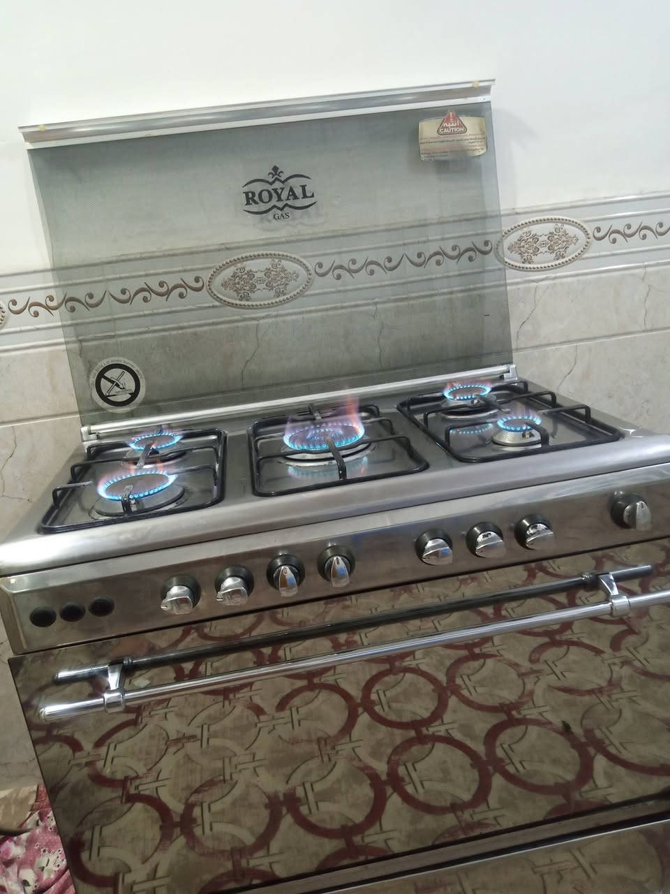 طباخ مصري فريش نضيف جدا كله شغال وع الفحص السعر 175 ، ***********
