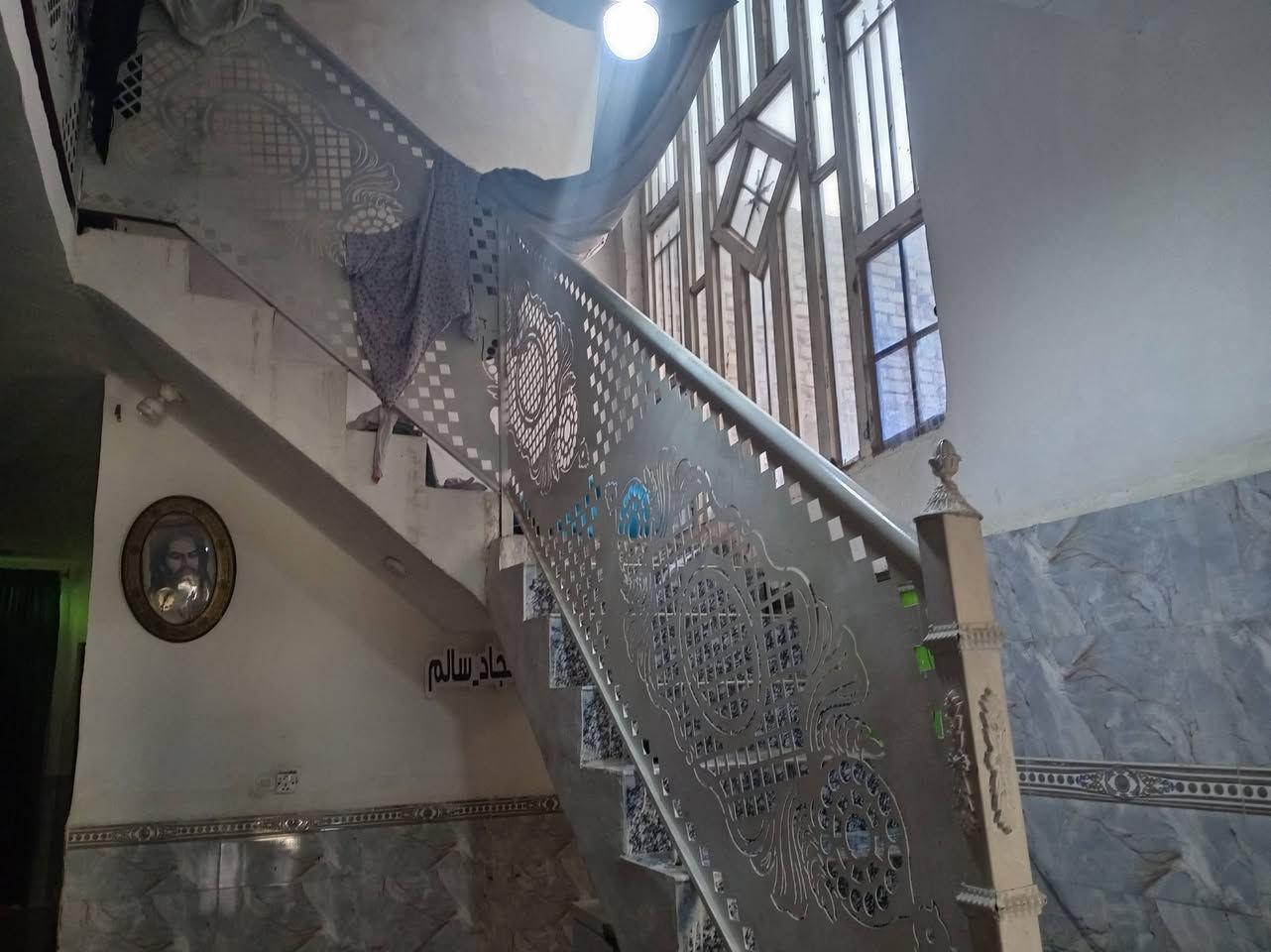 دار للبيع حي الحكيم مساحته ٢٤٠ غرفتين نوم وهول استقبال مطبخ بشارع اسواق البركه يبعدن عني الشارع ٣٠٠ الاتصال واتساب ***********
