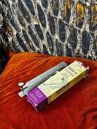 قطعة خاصة بفصالات الخياطة صناعة ستينات بلكرتون غير مستخدمة صناعة أمريك...