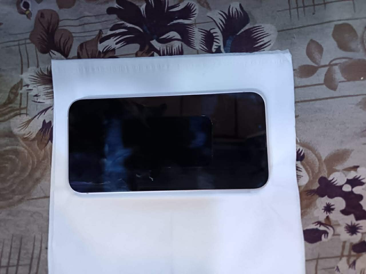 جهاز 13 عادي البطاريه 81 ذاكره128 تك سيم جهاز نضافه 90‎%‎ والجهاز نور مان قطقه وحده ما مفتوح وين ما اتريد تفحصو افحص سعر 450 بي مجال قليل حيل للشراي  واتساب ‏‪***********‬‏
