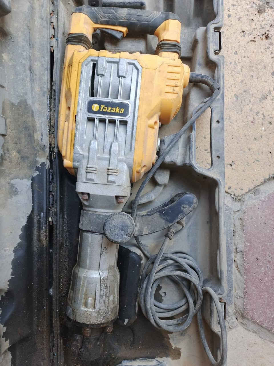 للبيع ماطور ونج صيني 150
دريل همر تازاكا نظيف 75
تايرات عربانة مع الويل عدد 8 =  30
بغداد منطقة العبيدي 
***********
