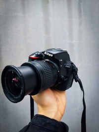 نيكون D5600 • واي فاي بلوتوث • مع ملحقات