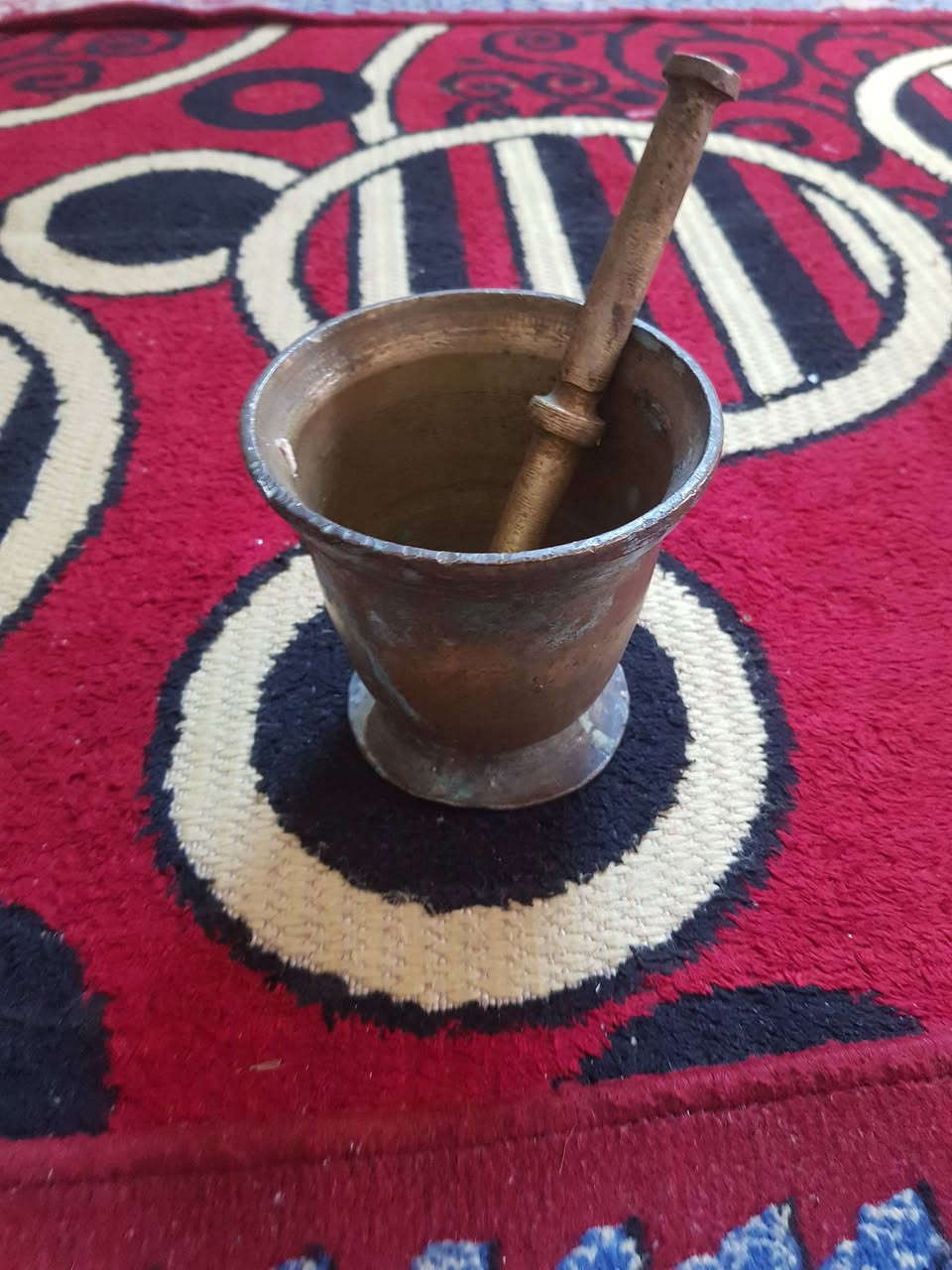 السلام عليكم اخوان هاون نحاس ثقيل القياس الارتفاع ١٣ سم للبيع ٥٠ الف مع التوصيل 
***********
