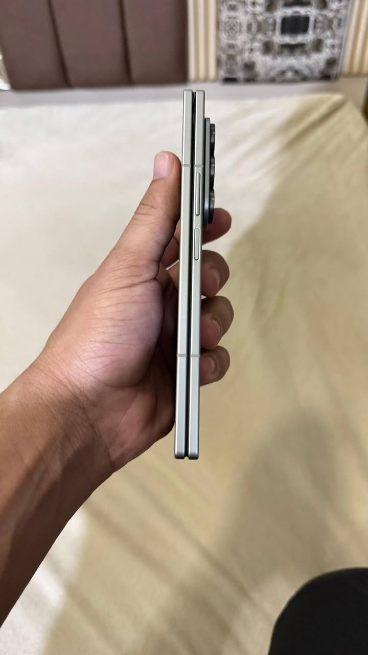 Z فولد 7
السلام عليكم اخوان 
استخدام الجهاز فقط 20 يوم ضمان 
اخذته قبل 20 يوم بسعر 2,480 
واريده بـ 2,150 وبيه مجال تشوفه غالي الله يرزقك ب الاحسن منه وارخص يارب 
*********** 
***********
