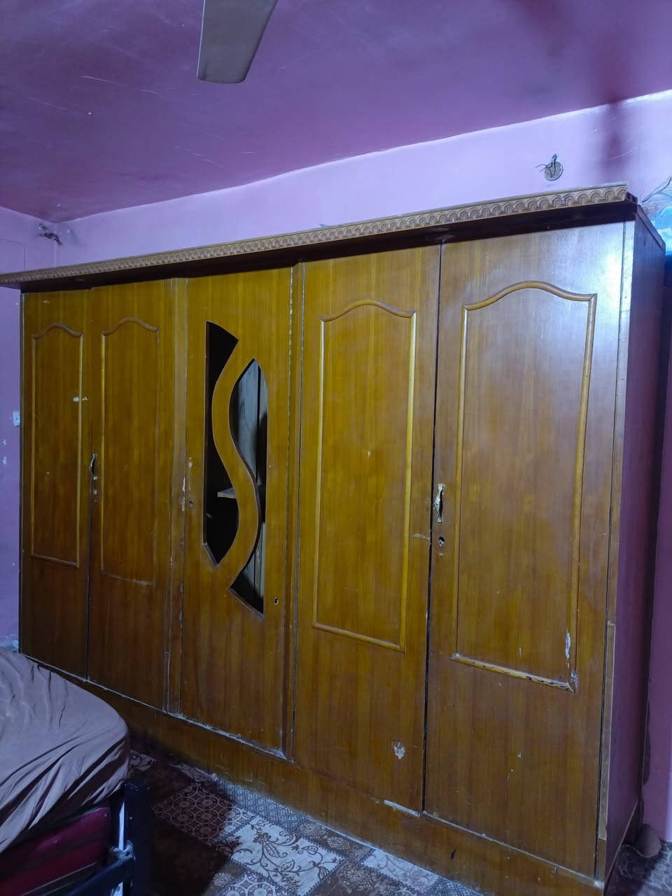 كنتور وميز مرايا للبيع اثنيهن ب١٠٠ بيع مستعجل عنوان حي العصري ***********
