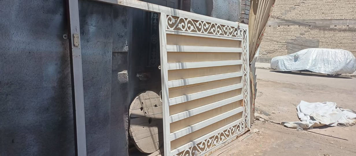 باب للبيع 
العرض الكلي 360

ارتفاع 2 متر

قاطع حديد من ضمنه باب

***********
