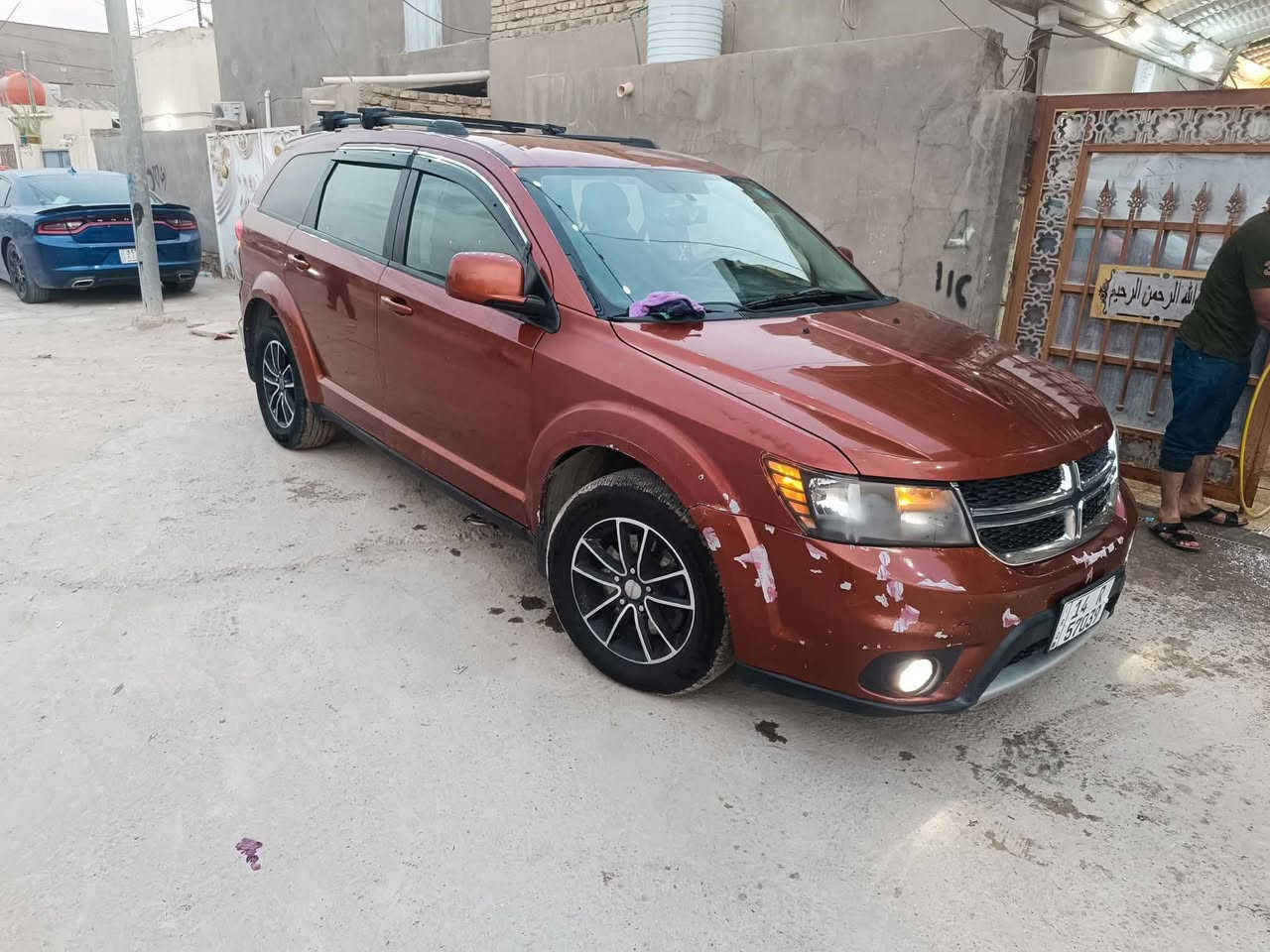 سلام عليكم دوج جورني مديل 2013 فئه SXT فول مواصفات عده الفتحه سته سلندر3600 سبعه راكب3قطع تبريد شاشه كبيره كشن كهربائي  حساس خلفي كامره بصمه تشغيل عن بعد بصمه ابواب زنون وباقي مواصفات المعروفه حادث امريكه جاملغ امامي ايمن فقط بسمنه رقم بصره نكليزي سعر 120 وبيه مجال الاستفسار ***********
