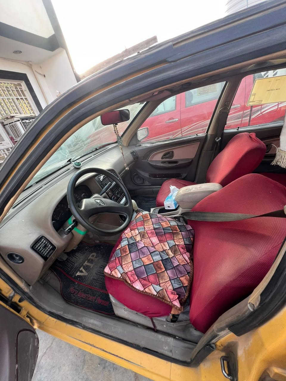 السلام عليكم
بيجو لميس موديل ١٣ رقم بغداد كلشي ما عليهة تحويل ثاني يوم 
سيارة خير من الله شوفة عينك
وتجي وتشوف بعد احلة من الصور
المكان بغداد جسر ديالى الجديد منطقة الكرغولية
***********
***********
السعر ٢٦ وبيهة مجال حگ الجية
