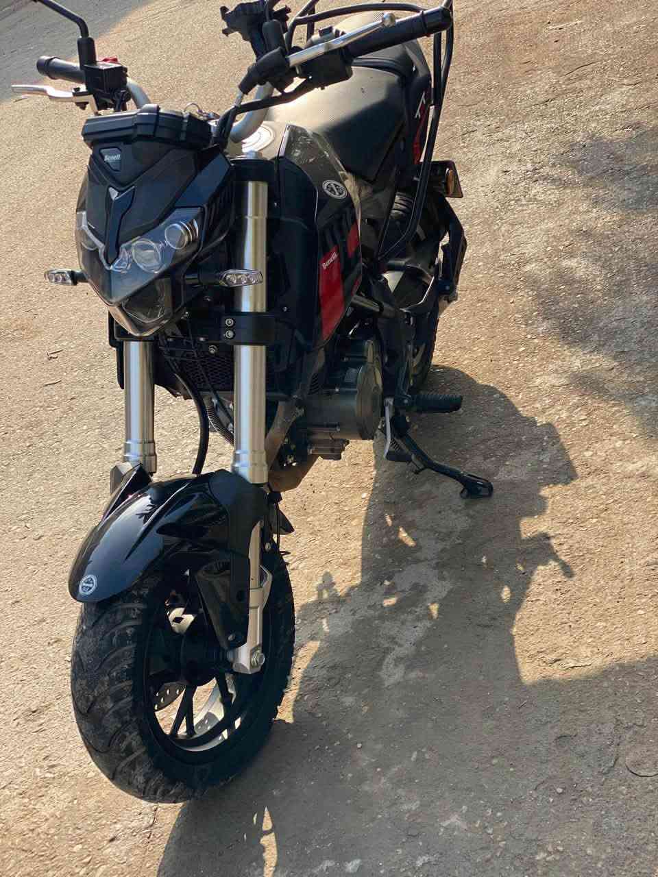السلام عليكم
دراجة بنلي ايطالي 🇮🇹 135cc
موديل 2025و الدراجه نظيفه ومكفوله
للاستفسار ***********
السعر مليونين و500وبيه مجال
العوان 📍 بغداد الزعفرانيه ماموجود في ‏Facebook ￼
