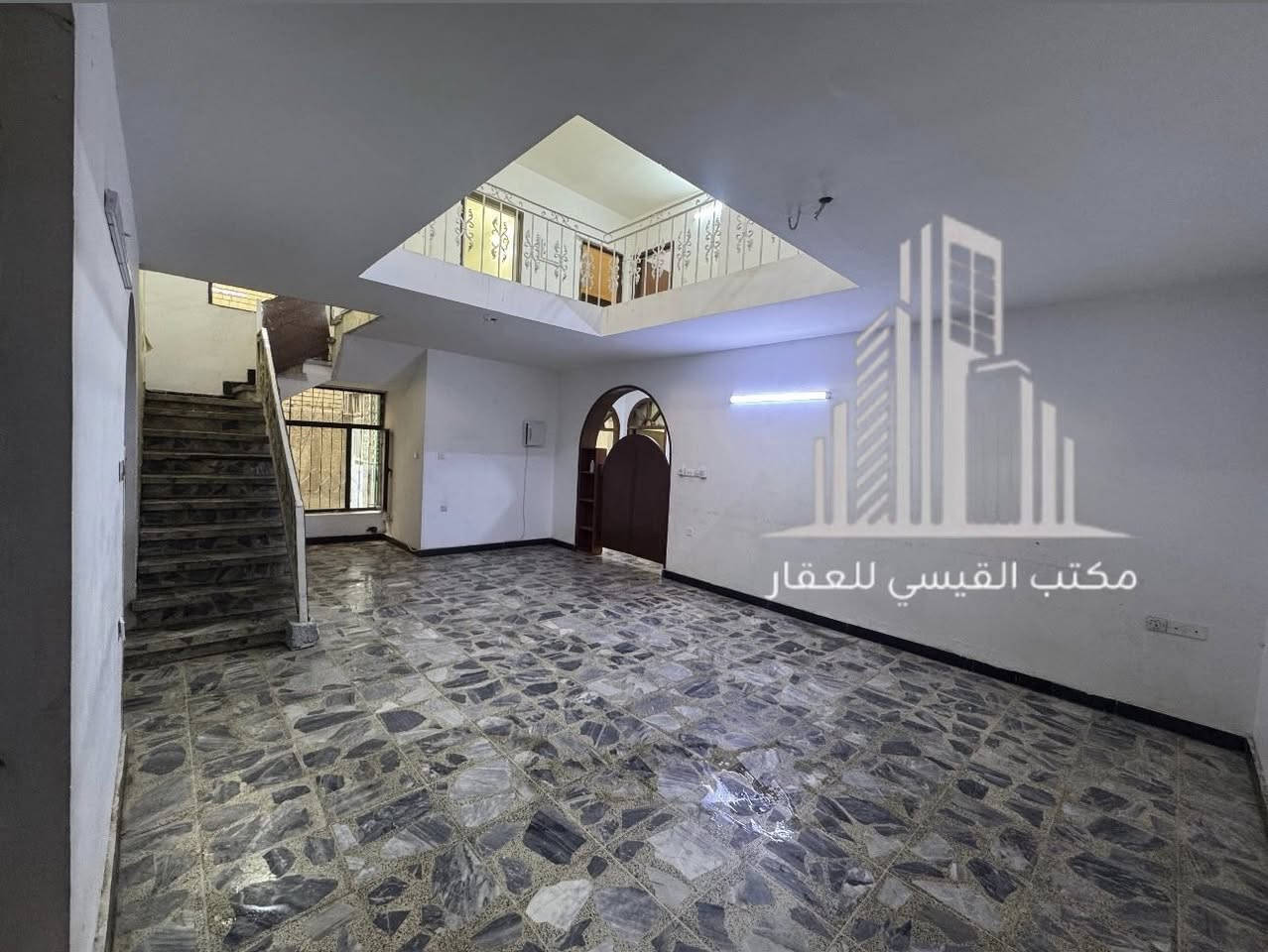 #للأيـــجار_في_الســـيدية
بيت 300م² نظيف يحتوي على ست غرف نوم وصالة وحولي عدد اثنين ومطبخ حار بارد وخدمات عدد اربعة وكراج وحديقة

بأمكانك عرض عقارك عندنا
زبائننا الكرام نستقبل كافة عروضكم وطلباتكم 

للاستفسار يرجى الاتصال على الرقم
***********

او زيارة مكتب القيسي للعقار والأعمار
عنوان المكتب
#السيديه_شارع_المركز_مقابل_التفاح_الاخضر
